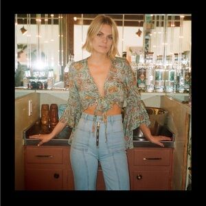 Stoned Immaculate Women’s Light Blue Flare Jeans size 28